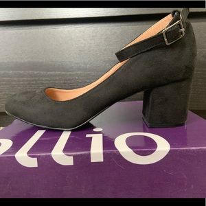 Size 7.5 Ollio ankle strap heels
